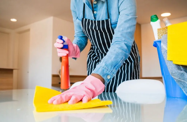 What factors should I consider when selecting an end-of-lease cleaning service in Canberra?